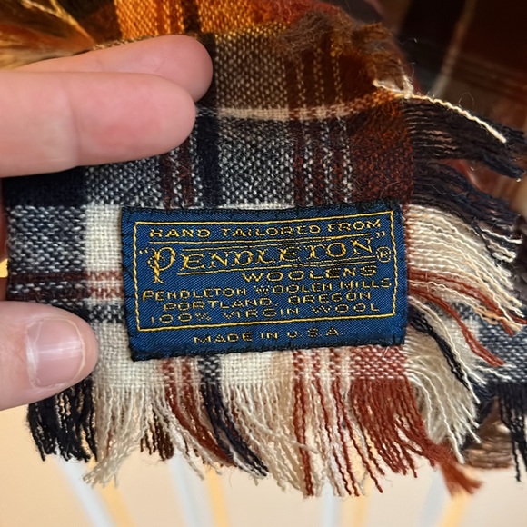 Beautiful scarf - Picture 2 of 2